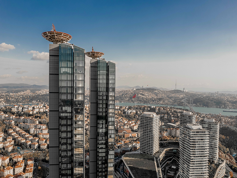 L�KS GAYR�MENKULDE TERC�HLER DE���T� ���FT�� TOWERS T�RKERLER�